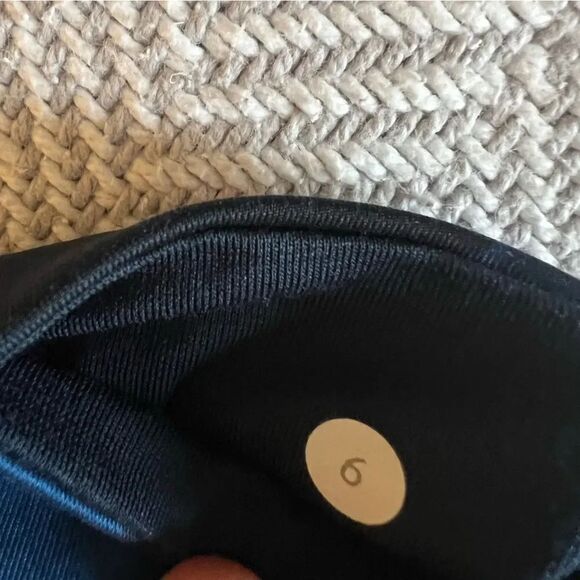 Lululemon Wunder Under Crop - Picture 6 of 8